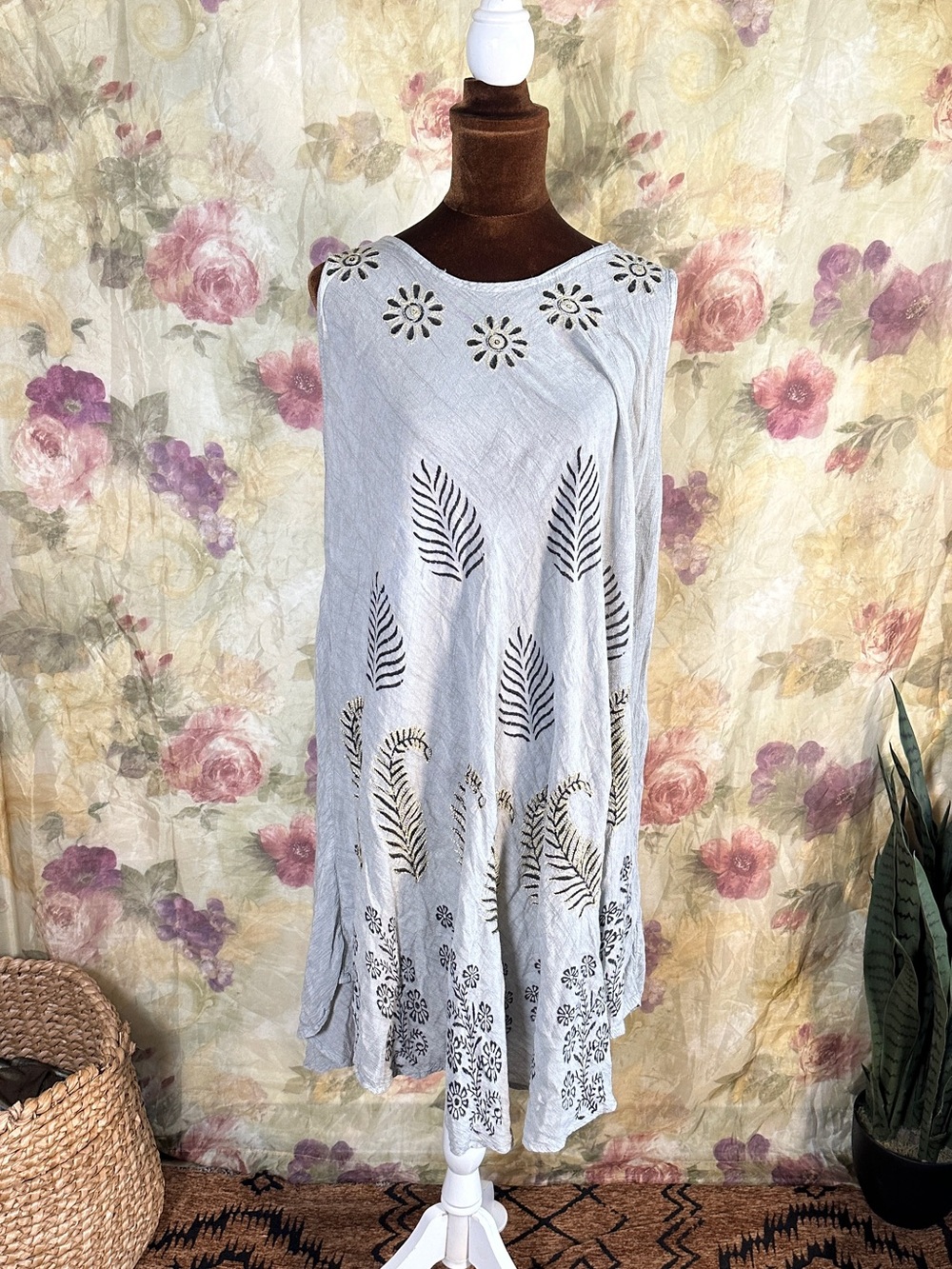 Ingear Light Gray Floral Cutout A-Line Tunic